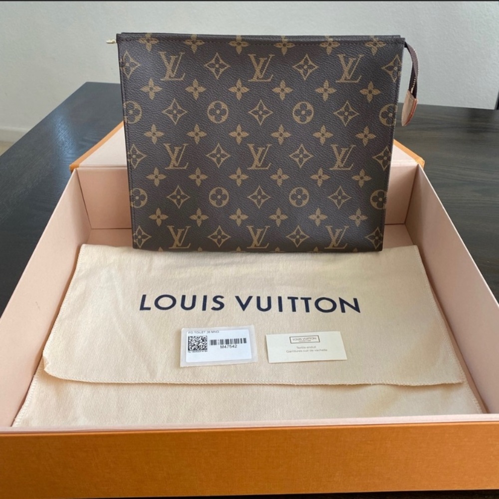 100% authentic LV toiletry 26.
